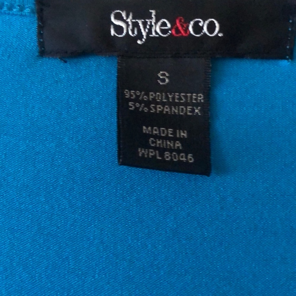 Pretty Turquoise Women’s Top - Picture 3 of 3